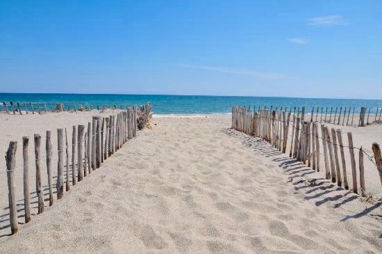 Les Capitelles Bord De Plage Avec Grande Piscine - Vue Montagne Saint-Cyprien  Exteriér fotografie